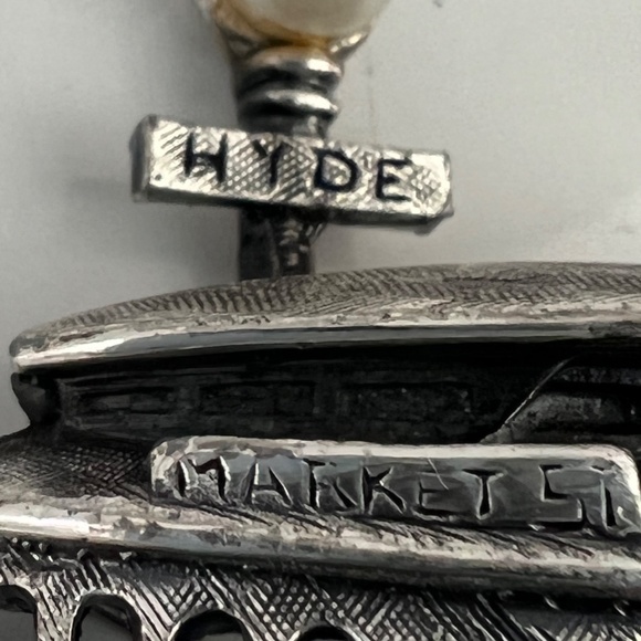 Vintage ‘Streetcar’ brooch silver tone tone faux pearls 1960 by Tortolani - Picture 4 of 7